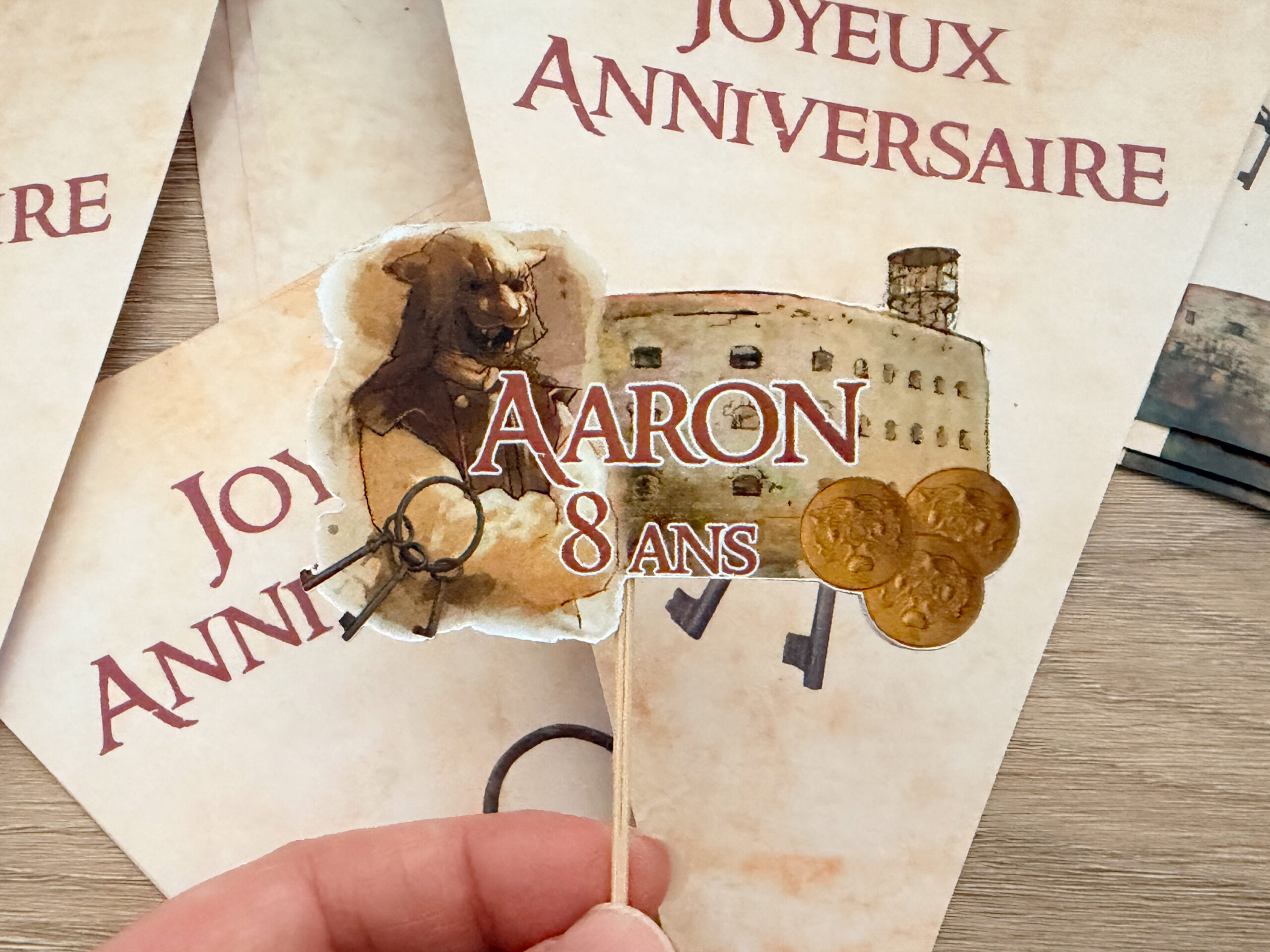 Cupcake topper personnalisé anniversaire enfant thème Fort Boyard