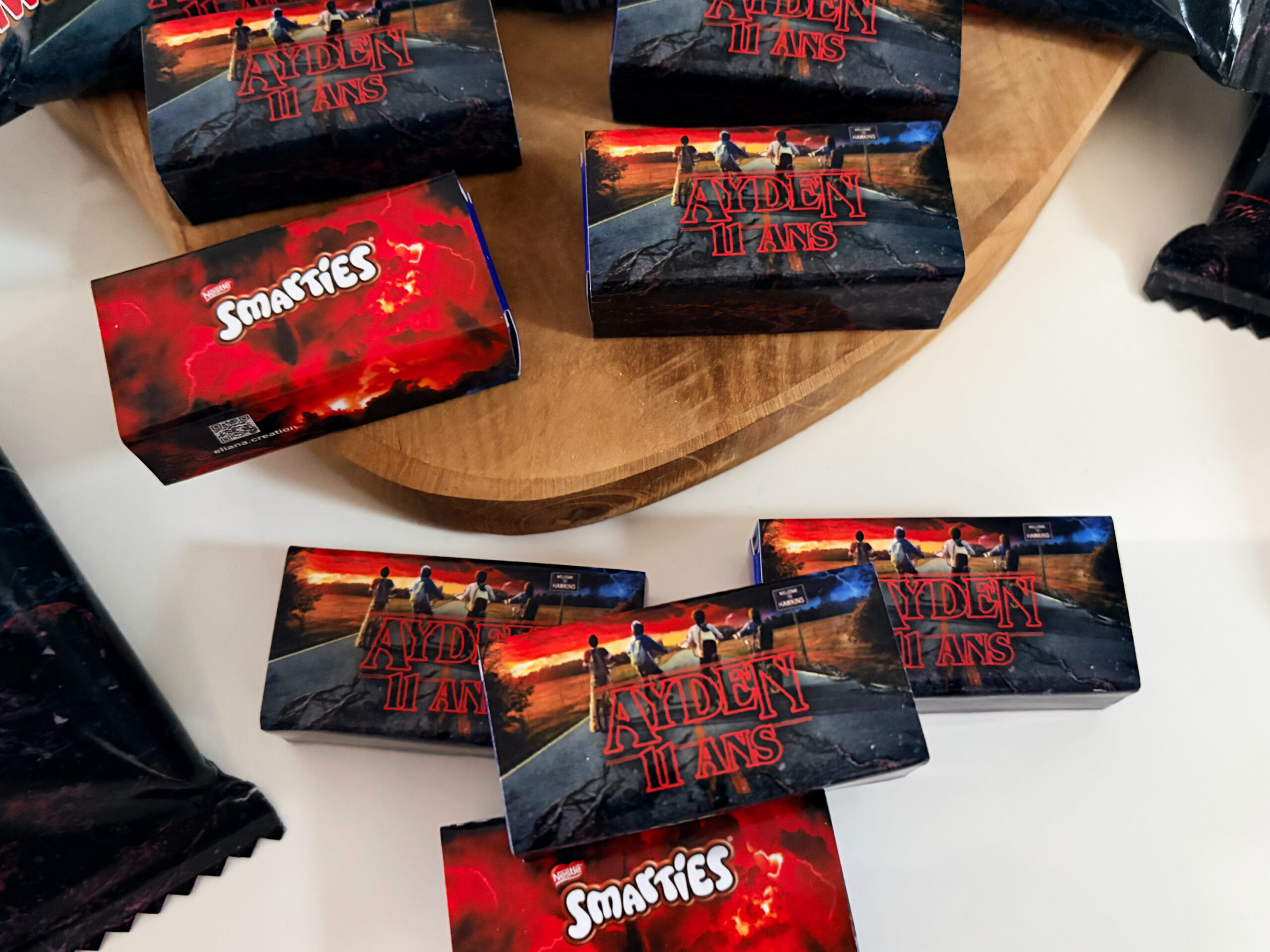 Confiserie - Thème Stranger Things - Twix mini et Smarties